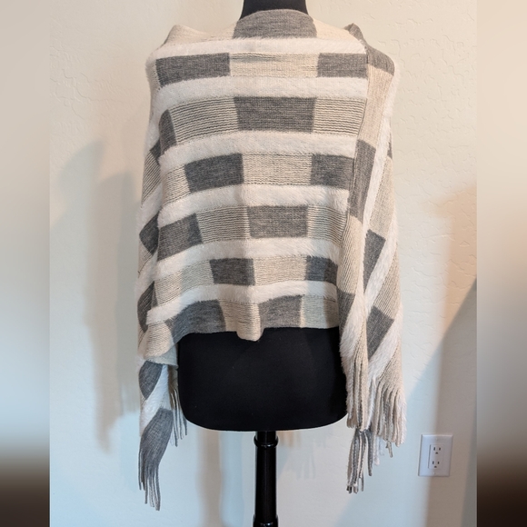 NWT Fadivo New York Soft Pull Over Poncho Shawl OS Tan, Gray, White - Picture 6 of 12